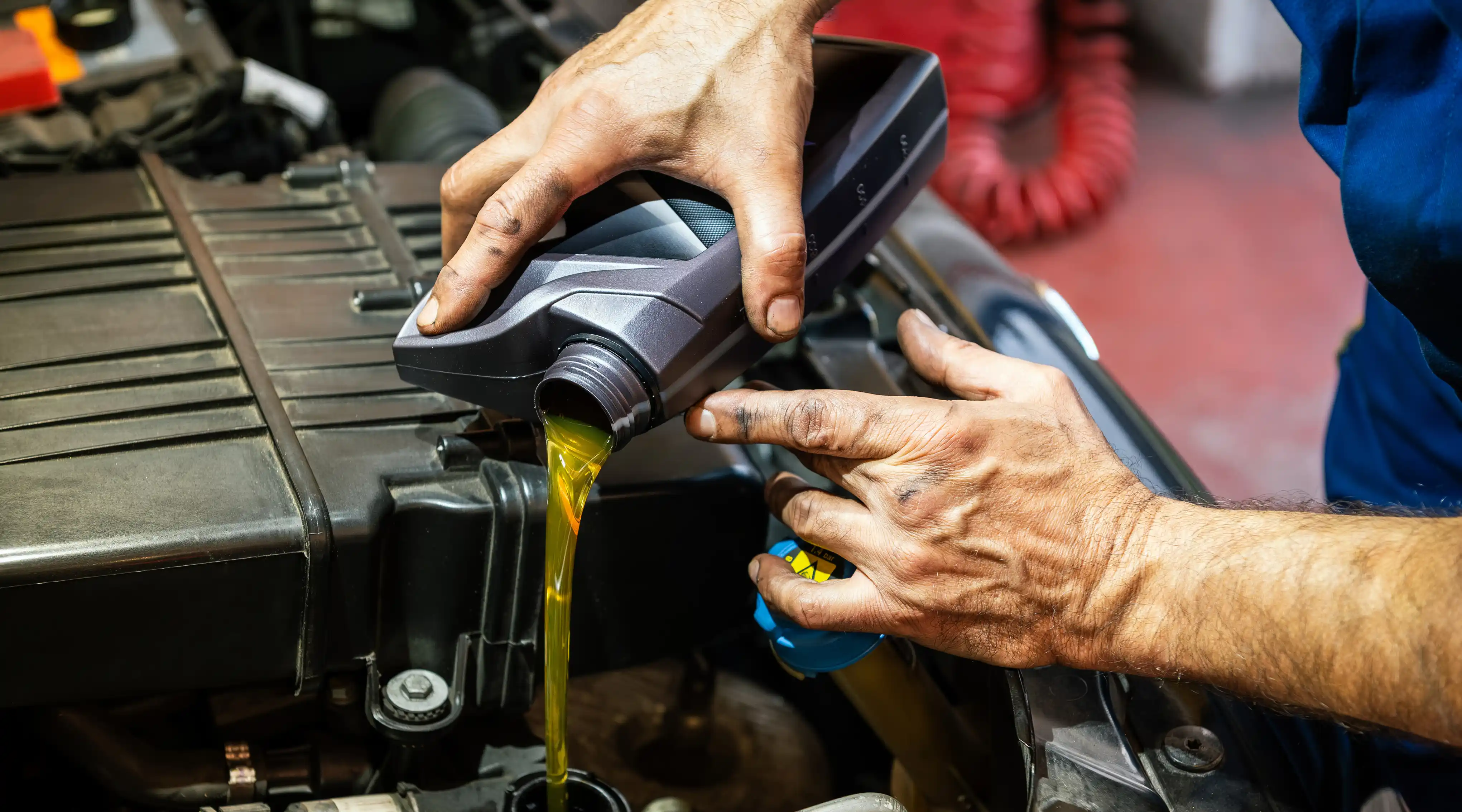Cambio de aceite y revisión de frenos en Neumáticos Automoben
